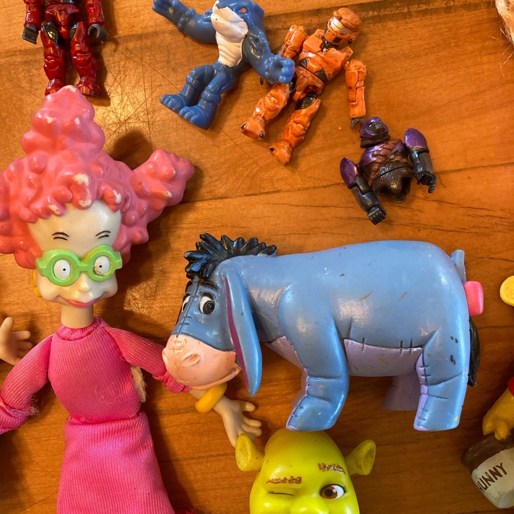 LOT VINTAGE TOYS CHARACTERS DOLLS LEGOS 👀 - Picture 4 of 13